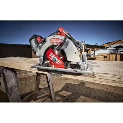 Milwaukee 2732-20-48-11-1880 M18 FUEL 18V Lithium-Ion Cordless 7-1/4 in. Circular Saw W/ HIGH OUTPUT XC 8.0Ah Battery
