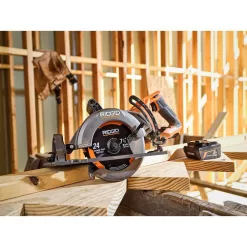 RIDGID R8658K-AC840040 18V Brushless Cordless 7-1/4 in. Rear Handle Circular Saw Kit w/ Battery, Charger, Bag, & FREE 4.0 Ah MAX Output Battery
