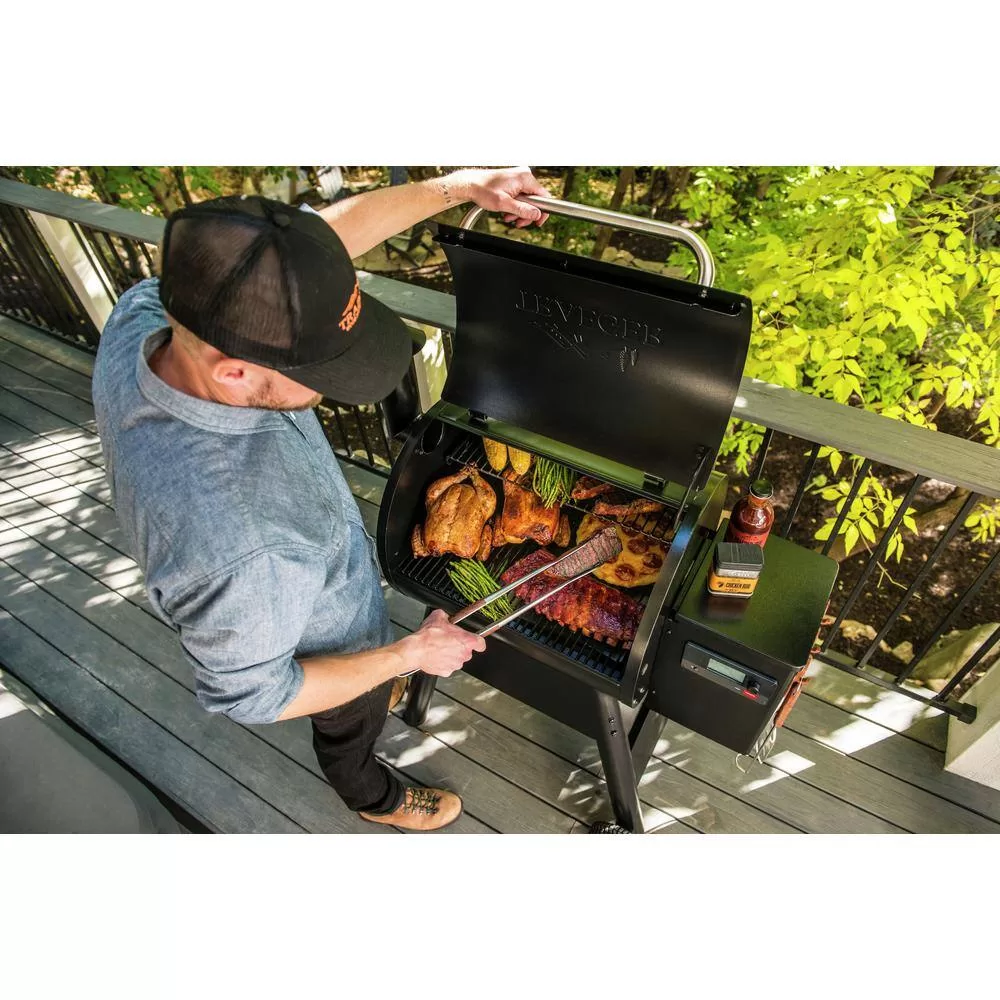 Traeger TFB57GLE Pro 575 Wifi Pellet Grill and Smoker in Black