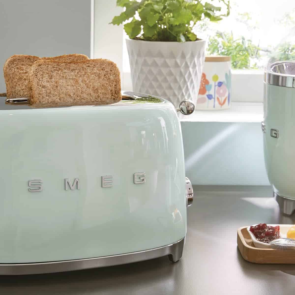 SMEG 50's Retro Style Aesthetic 2 Slice Toaster - Pastel Green
