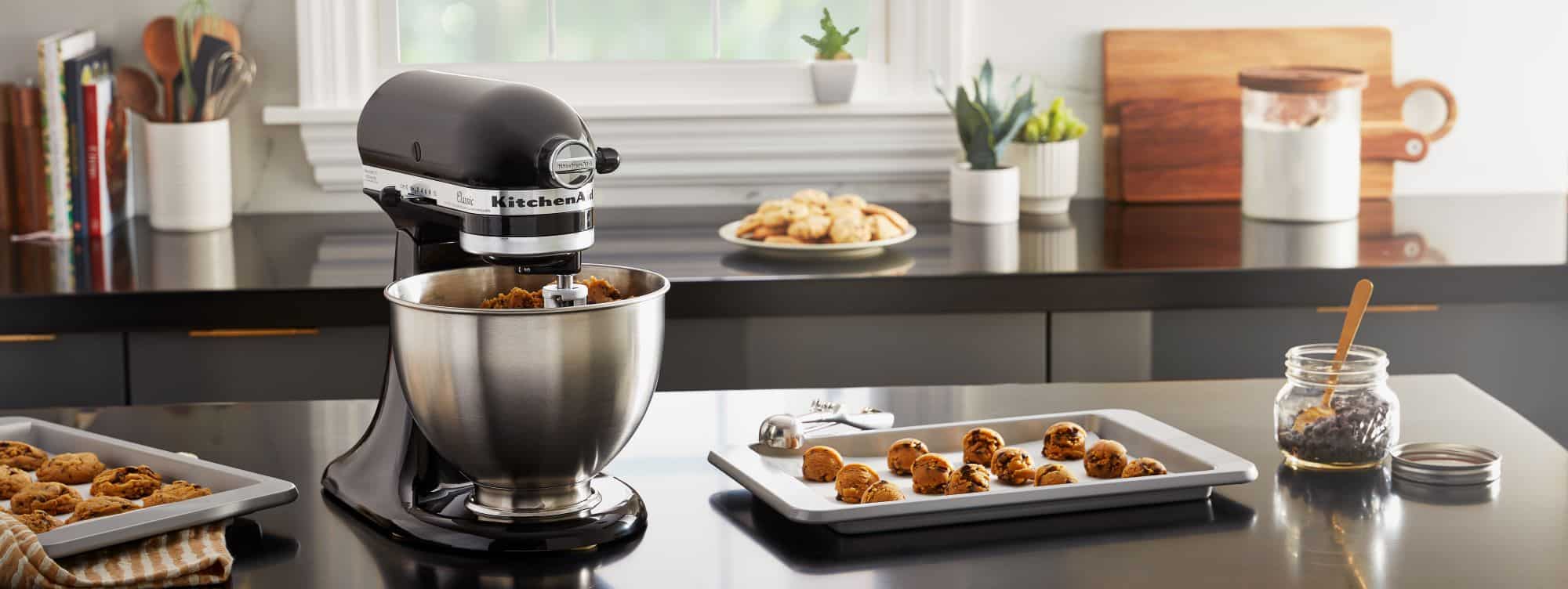 KitchenAid Classic Stand Mixer 4.5-Quart 10-Speed Black Residential Stand Mixer