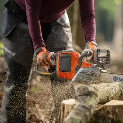 Husqvarna Power Axe 225i 40V Battery Operated Chainsaw, 14-Inch Electric Chainsaw with Battery and Charger Included