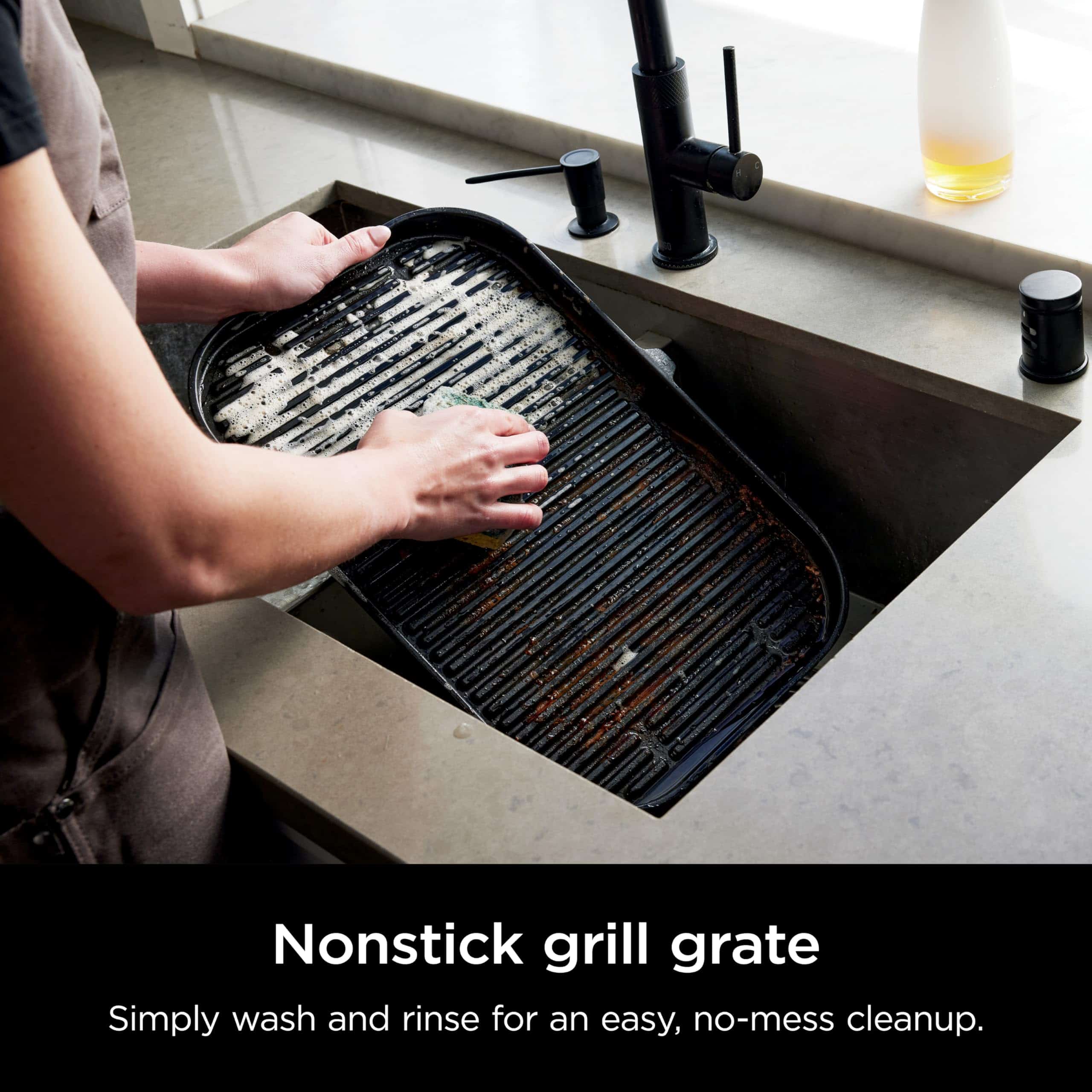 Ninja OG951 Woodfire Pro Connect Premium XL Outdoor Grill & Smoker, 2 Built-In Thermometers, Black