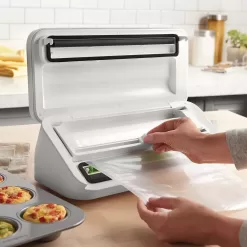 FoodSaver Vacuum Sealing System, Food Vacuum Sealer in White/Silver
