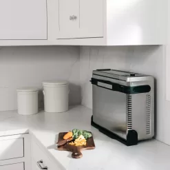 Ninja Foodi 6-in-1 Digital Air Fry Oven/Toaster Oven Flip-Away for Storage - SP100BF