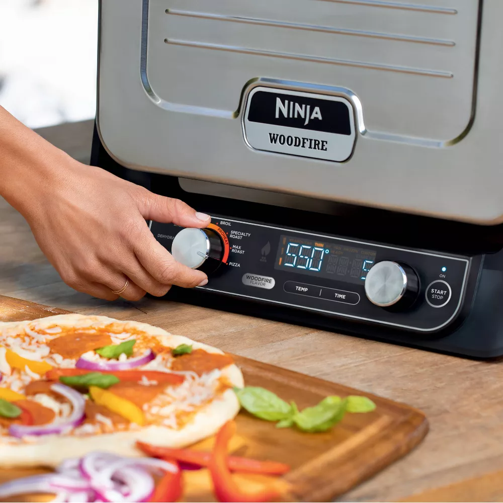 Ninja Woodfire Pizza Oven, 8-in-1 Outdoor Oven, 5 Pizza Settings, Smoker, Ninja Woodfire Technology, Electric - OO101