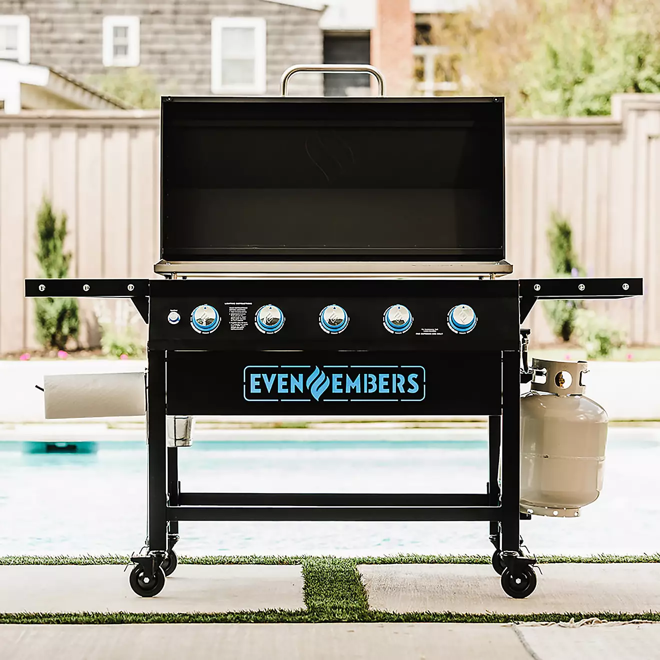 Even Embers 5-Burner Gas Griddle with Lid - Image 6