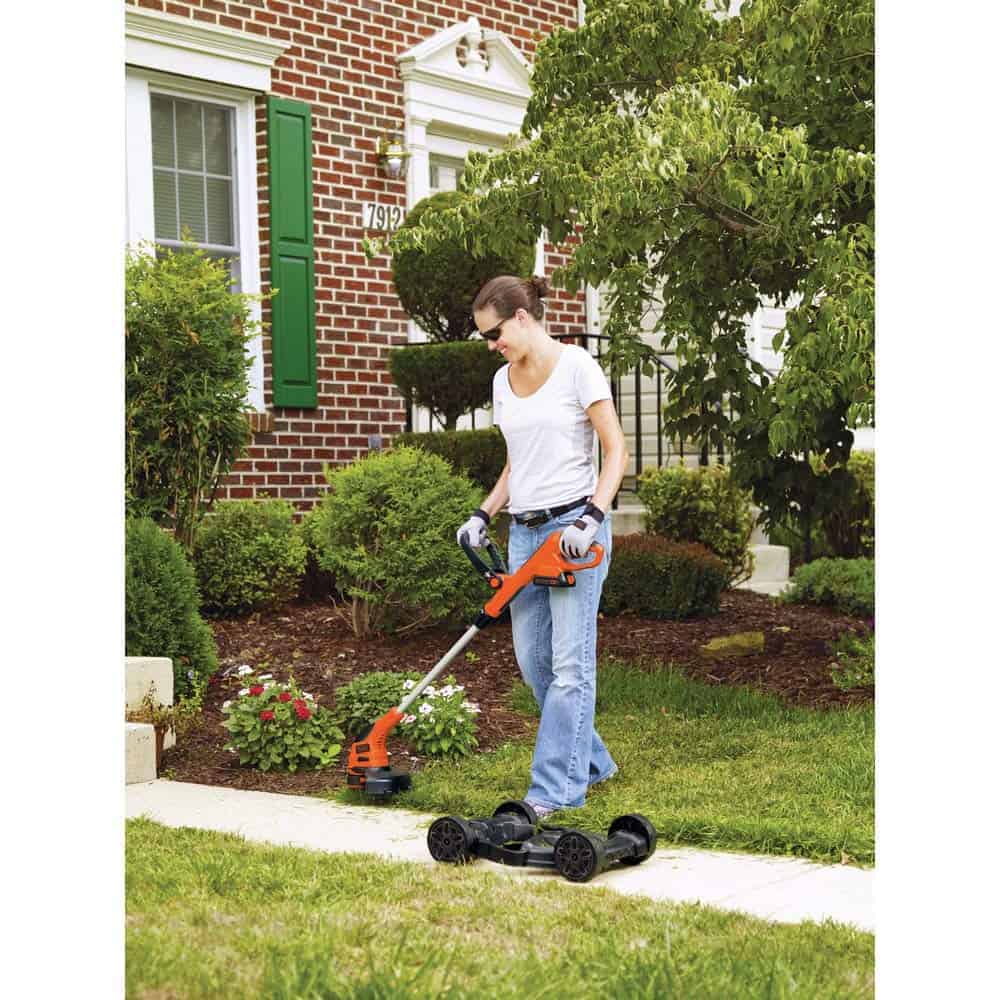 BLACK+DECKER Combination String Trimmer, Lawn Mower, and Edger, Cordless 3-in-1 (MTC220)