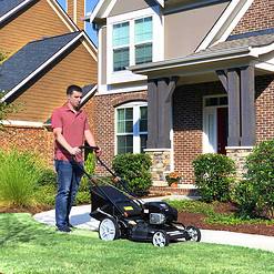 Yard Force Self Propelled Lawn Mower Briggs & Stratton 150cc Gas Engine 22-inch Steel Deck 3-in-1 Mulch