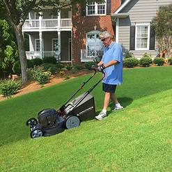 Yard Force Self Propelled Lawn Mower Briggs & Stratton 150cc Gas Engine 22-inch Steel Deck 3-in-1 Mulch