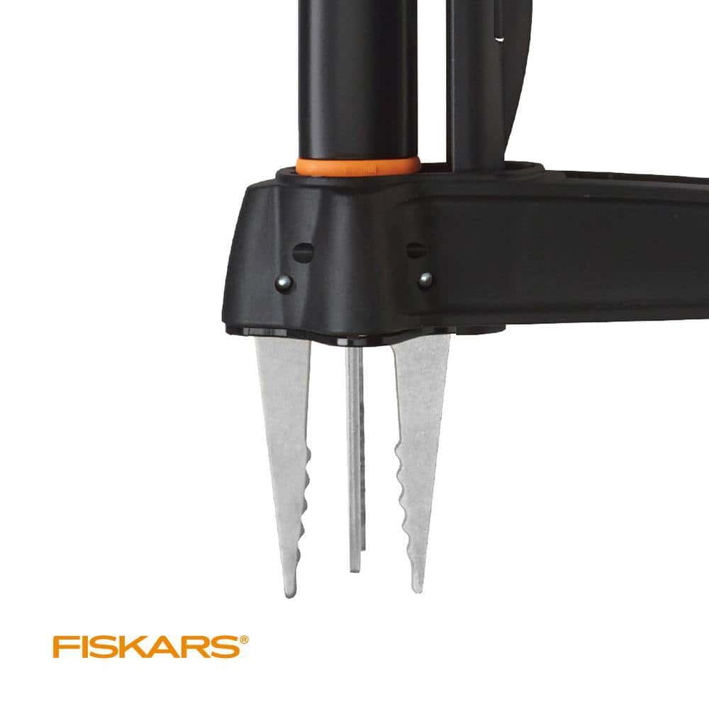 Fiskars 339950-1001 34in Stand up 4 Claw Garden Weeder