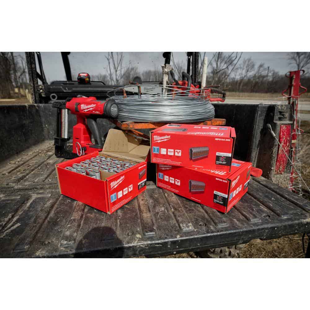 Milwaukee MPU112-960 1-1/2 in. 9-Gauge Galvanized Staples for M18 FUEL Utility Fencing Stapler (960 Per Box)