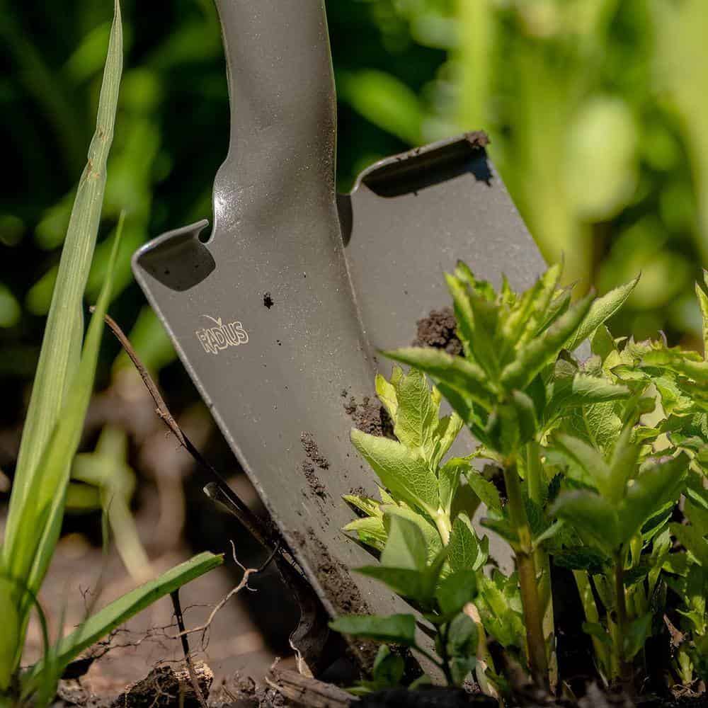 Radius Garden 25811 Pro-Lite Carbon Steel Floral Shovel, Red
