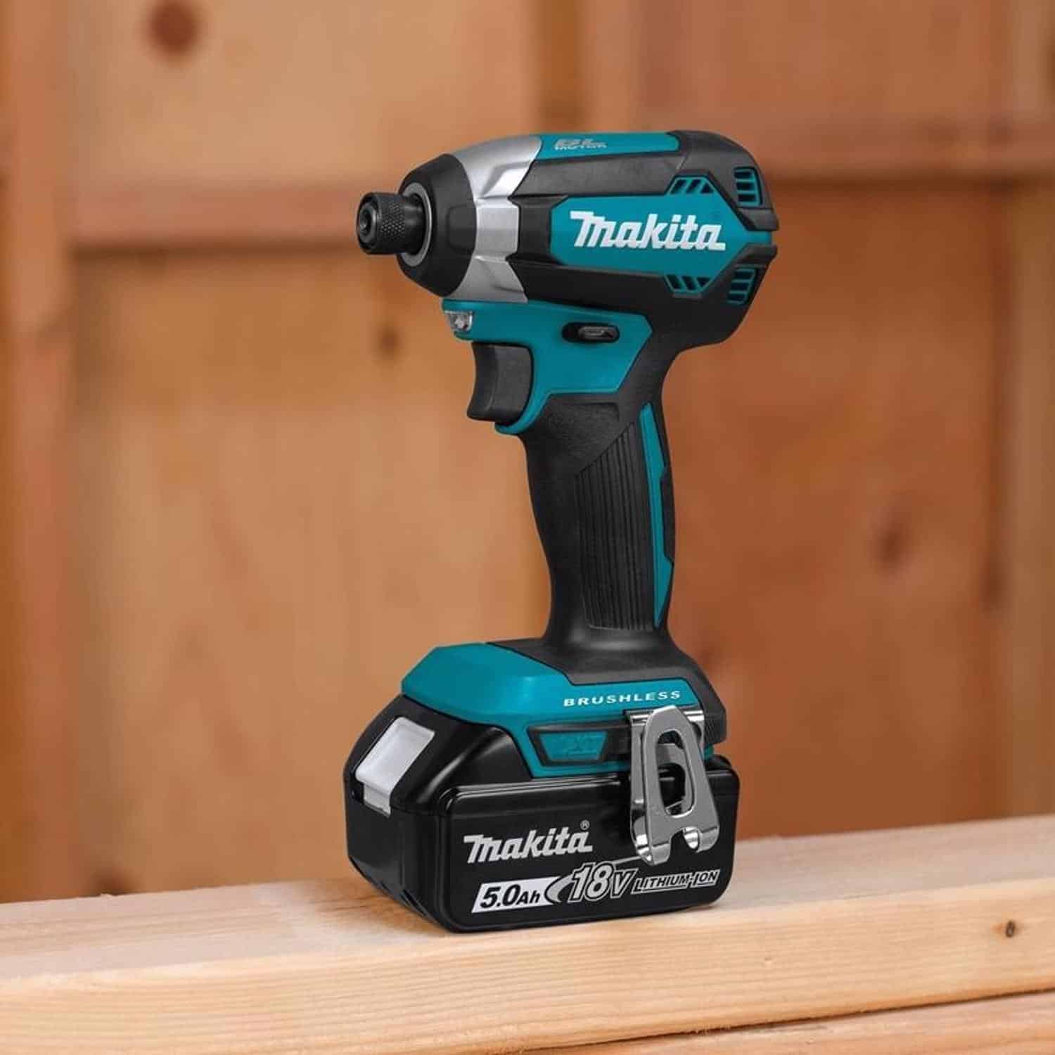 Makita 18V LXT 1/4 in. Cordless Brushless Impact Driver Kit (Battery & Charger)