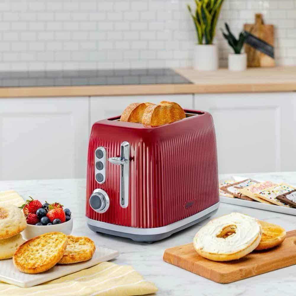 Oster 985119798M Retro 2-Slice Toaster with Extra Wide Slots in Red