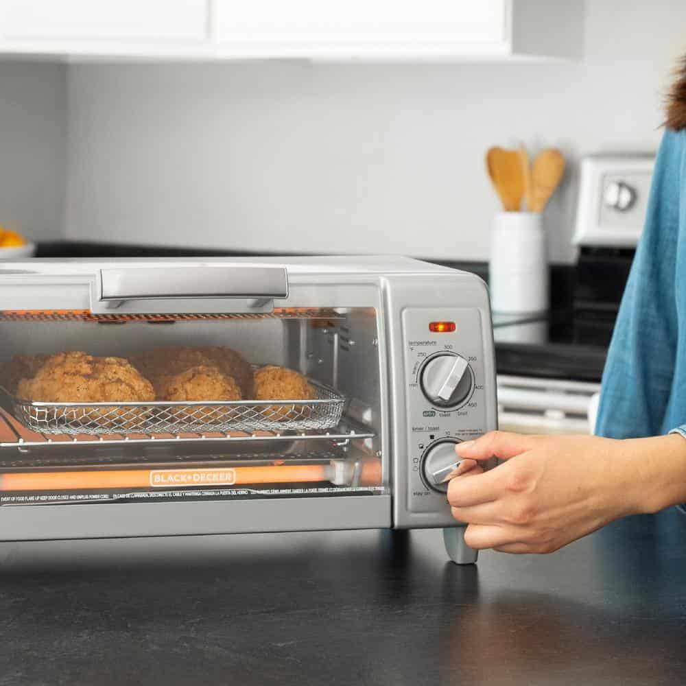 BLACK+DECKER TO1785SG Crisp 'N Bake Air Fry 4-Slice Toaster Oven