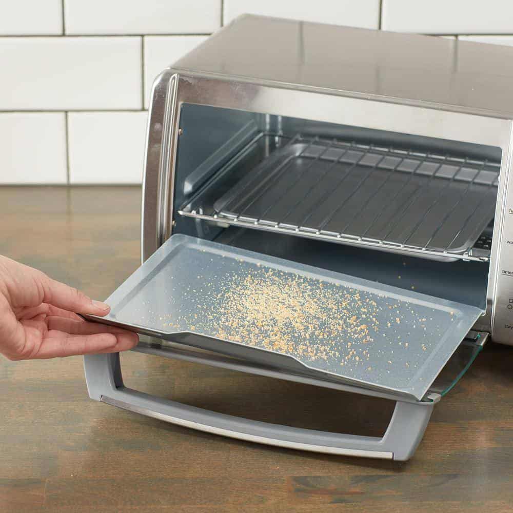 BLACK+DECKER TO1745SSG 1150-Watt 4-Slice Silver Stainless Steel Toaster Oven with Convection