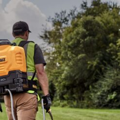 Dewalt DXSP190681 20V MAX 4 gal. Lithium-ion Cordless Backpack Sprayer Kit (2 Ah)