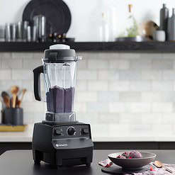 Vitamix 5200 Blender, Professional-Grade, Container, Self-Cleaning 64 oz, Black/Grey