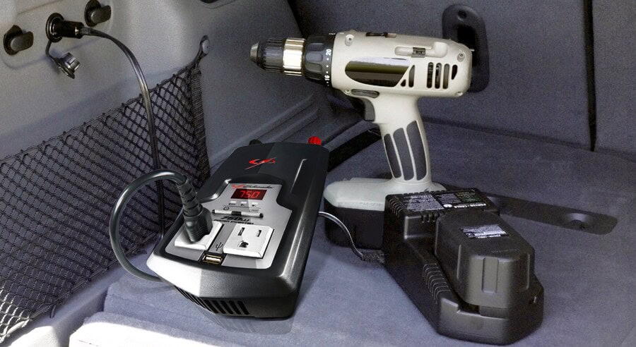 Schumacher Electric 750-Watt Power Inverter with GFCI Safety Circuit, Converts Vehicle Power to 120VAC Household Power