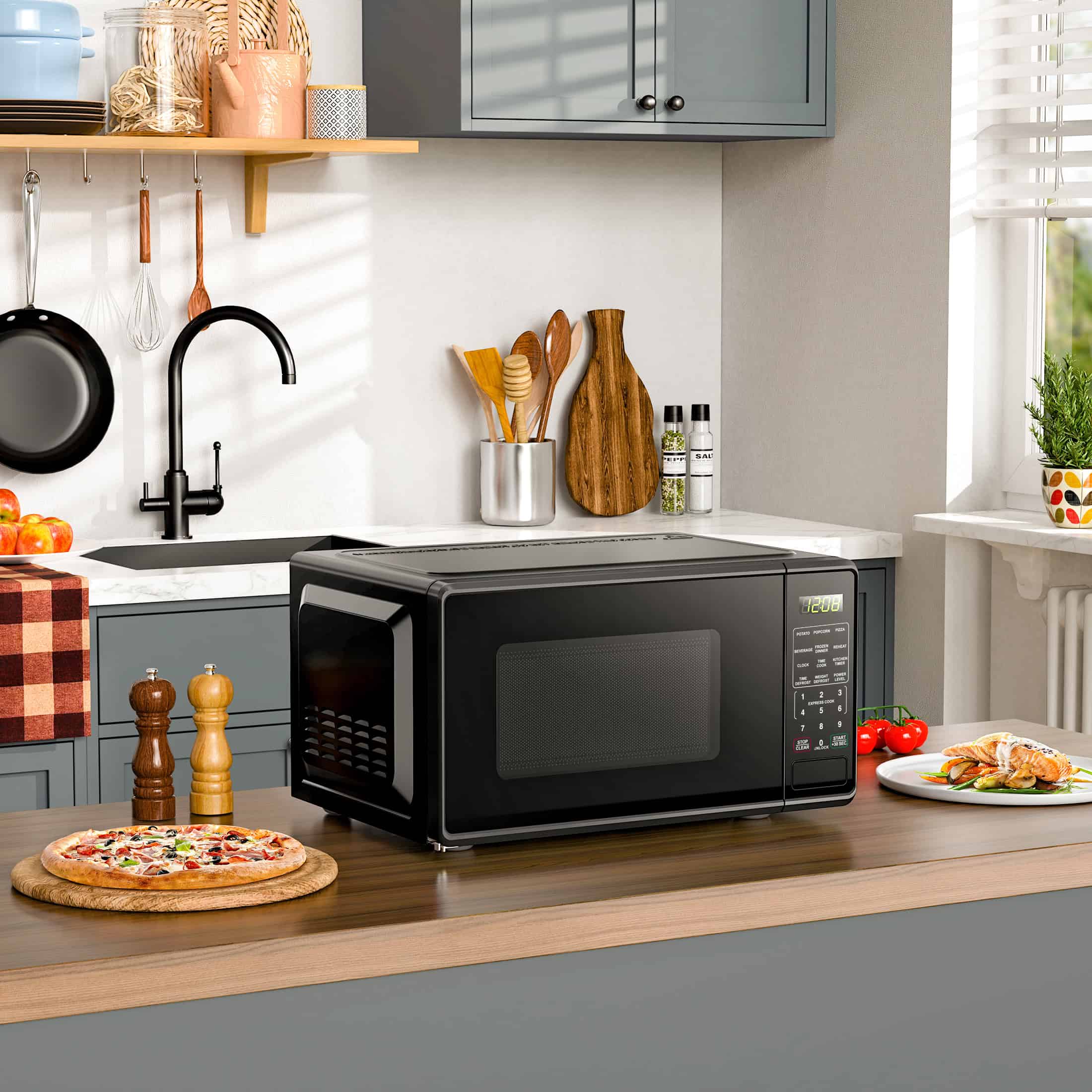 Mainstays 0.7 Cu ft Countertop Microwave Oven, 700 Watts, Black