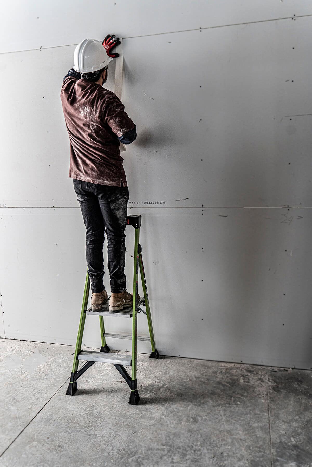 Little Giant Ladders Mightylite 4-ft Fiberglass Type 1a- 300-lb Load Capacity Step Ladder