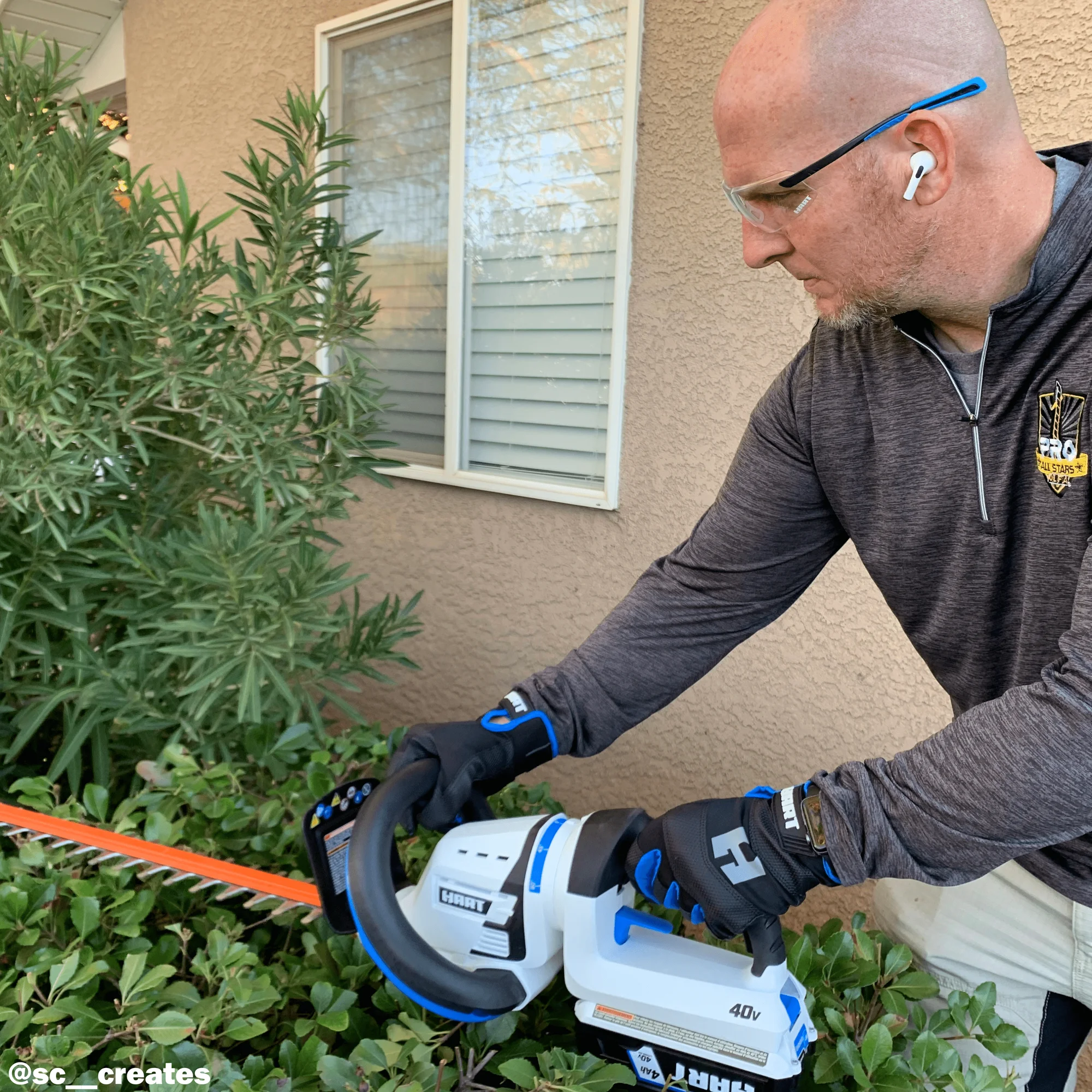 HART 40-Volt 24-inch Cordless Hedge Trimmer Kit, (1) 2.5Ah Lithium-Ion Battery