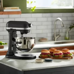KitchenAid - 5.5 Quart Bowl-Lift Stand Mixer - Black Matte