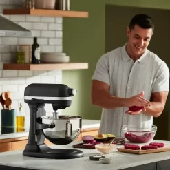 KitchenAid - 5.5 Quart Bowl-Lift Stand Mixer - Black Matte
