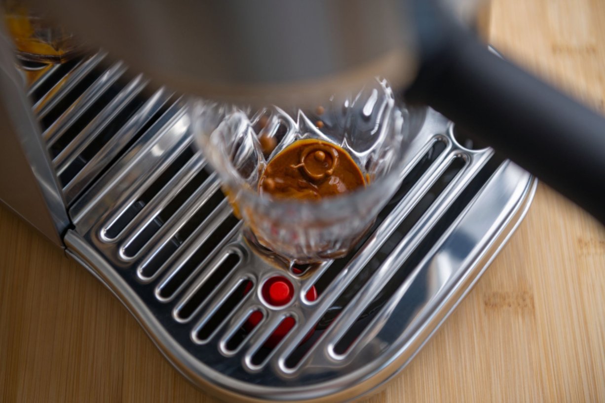 Breville - the Bambino Plus Espresso Machine with 15 bars of pressure and Milk Frother - Stainless Steel