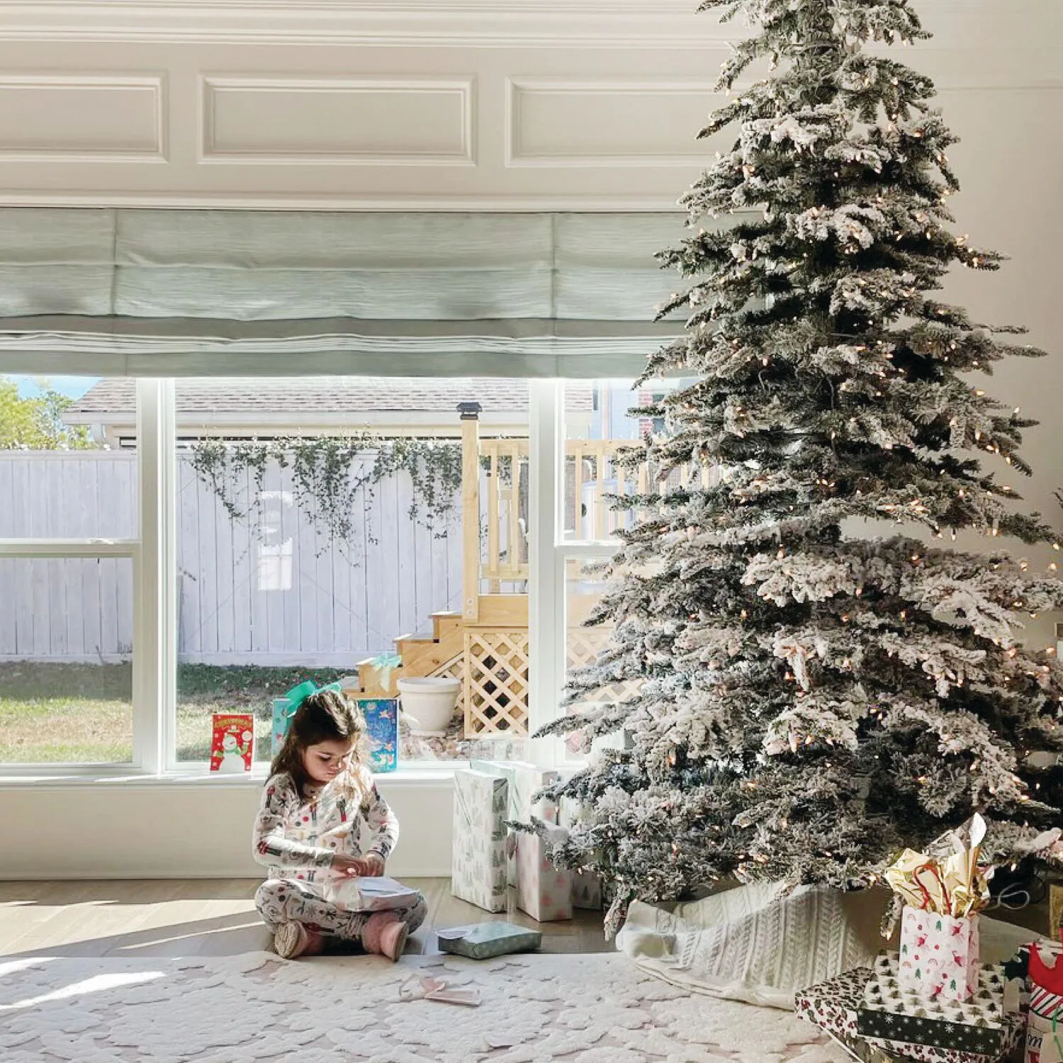 Fraser Hill Farm 9-ft Mountain Pine Pre-lit Flocked White Artificial Christmas Tree with Clear Incandescent Lights