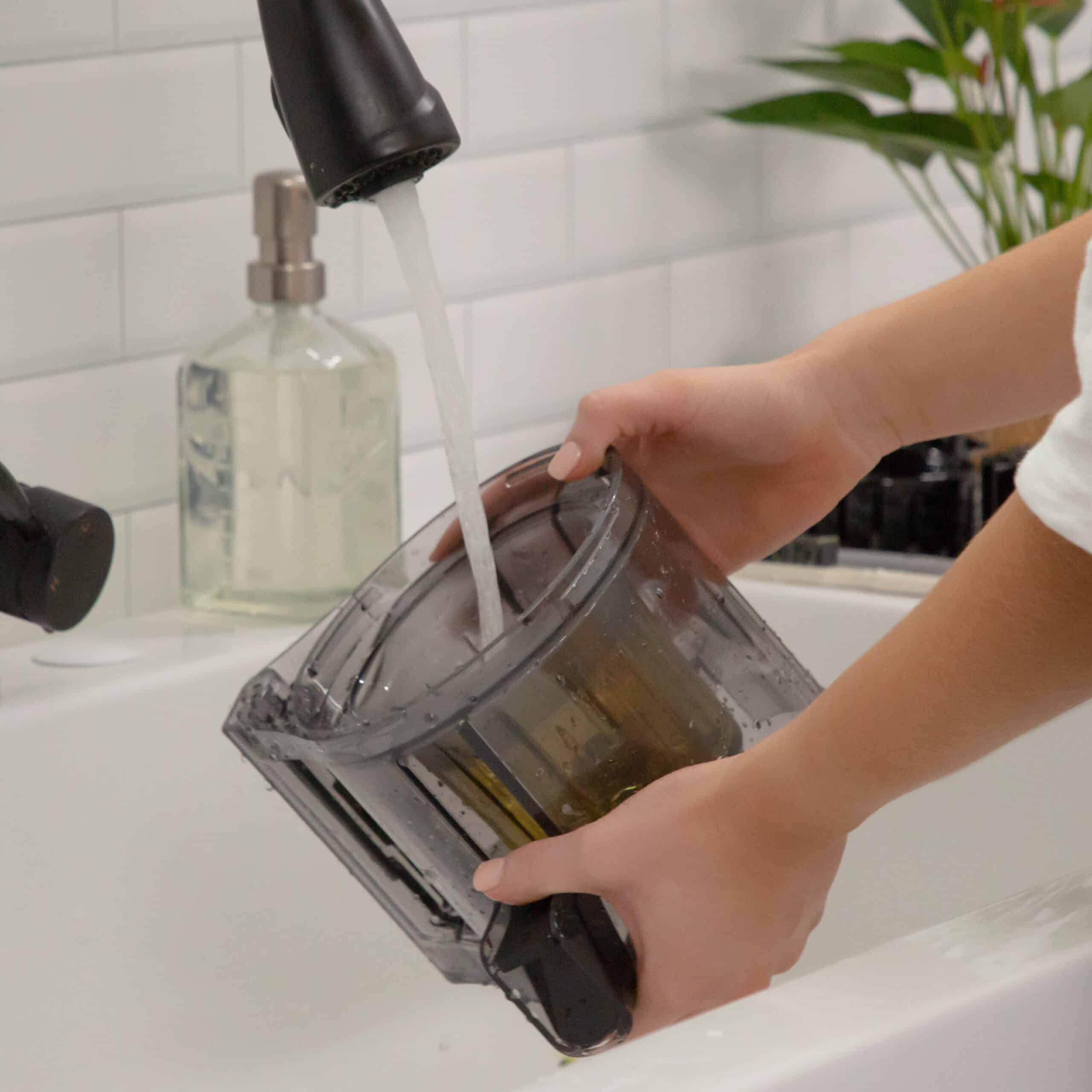 Omega 64-oz Juice Extractor with Removable Pulp Tray (Black)