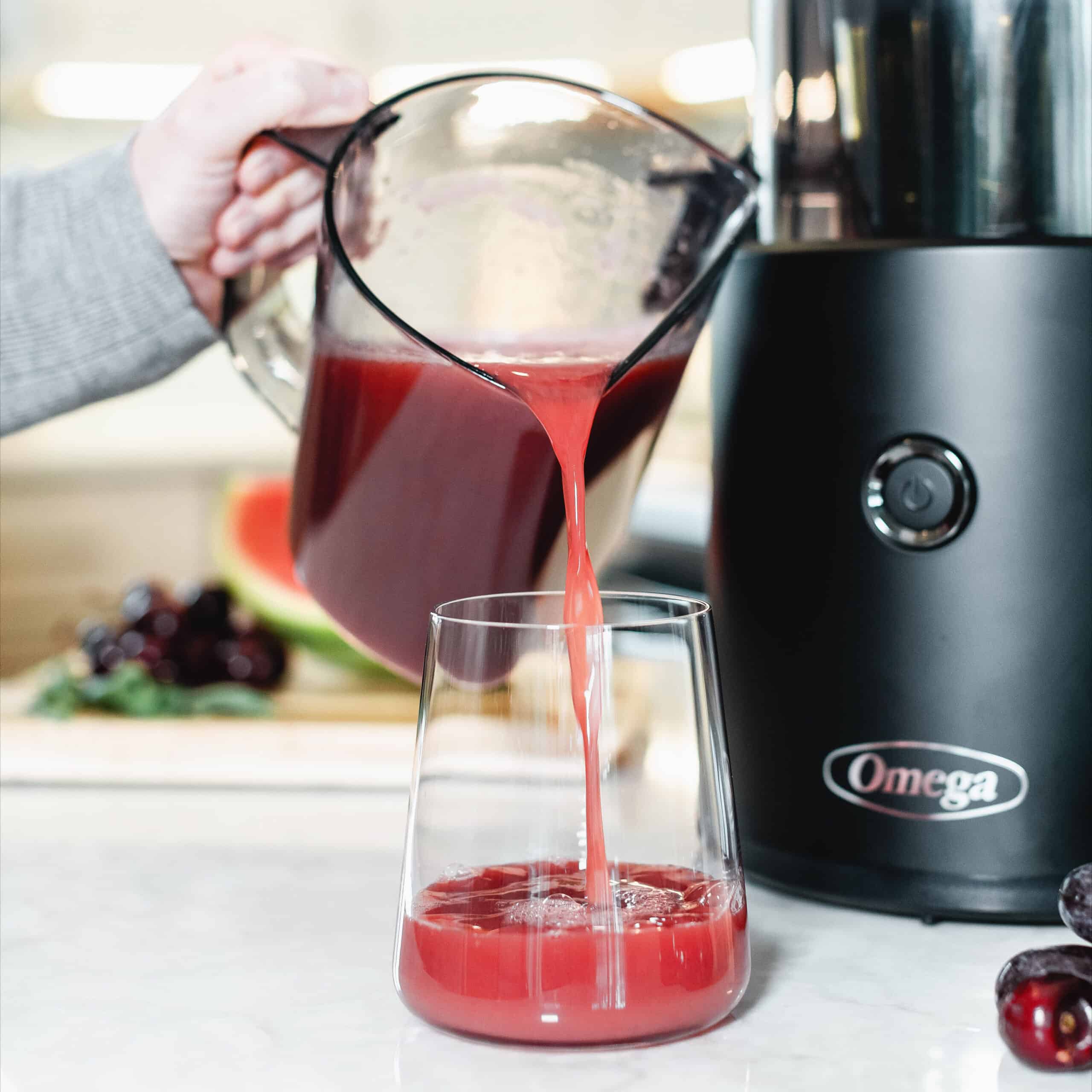 Omega 64-oz Juice Extractor with Removable Pulp Tray (Black)