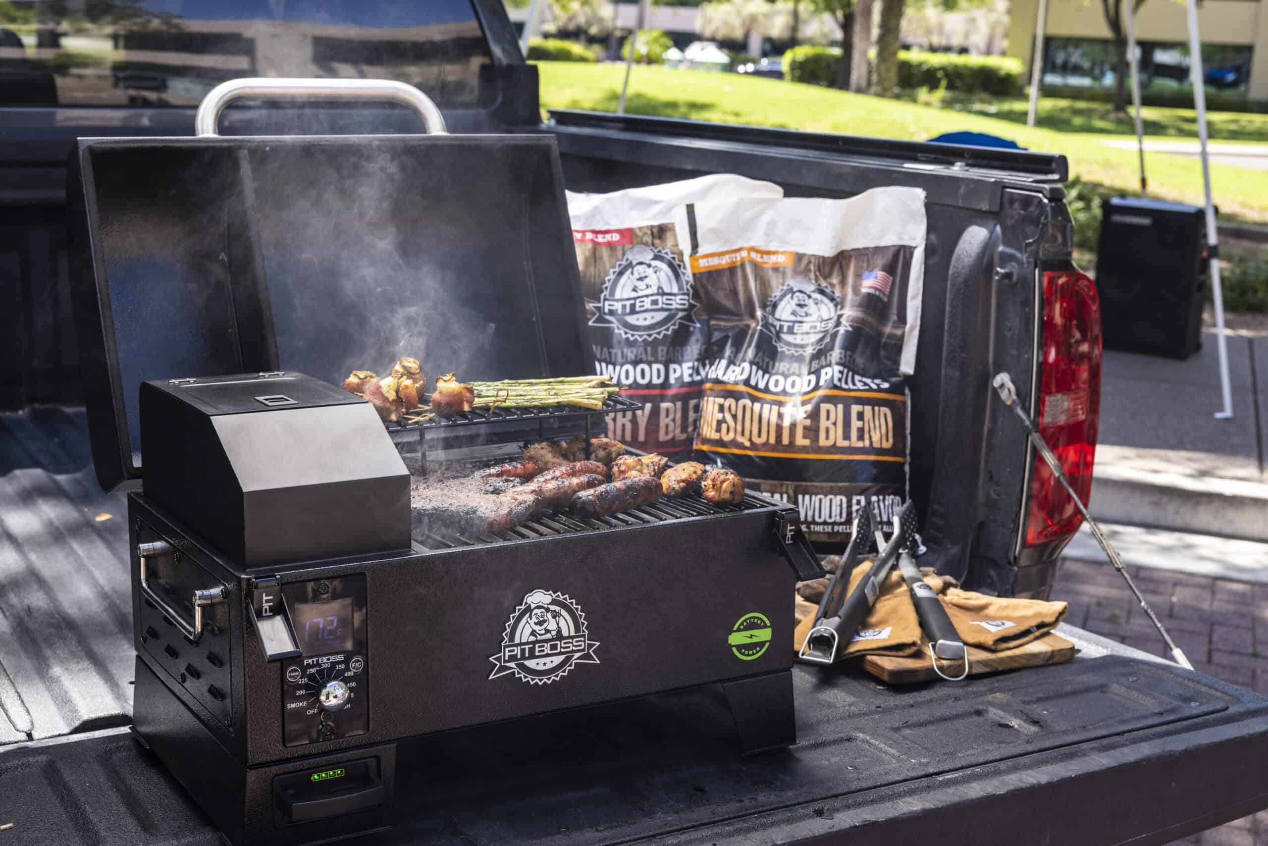 Pit Boss Battery Powered 256-Sq in Black Portable Wood Pellet Grill