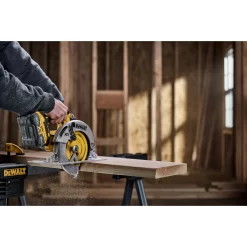 DEWALT XR 20-volt Max 7-1/4-in Brushless Cordless Circular Saw Kit (Battery & Charger Included)