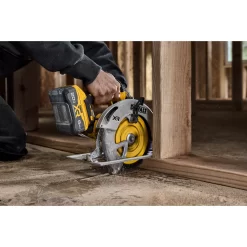 DEWALT XR 20-volt Max 7-1/4-in Brushless Cordless Circular Saw Kit (Battery & Charger Included)