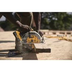 DEWALT XR 20-volt Max 7-1/4-in Brushless Cordless Circular Saw (Battery and Charger Not Included)