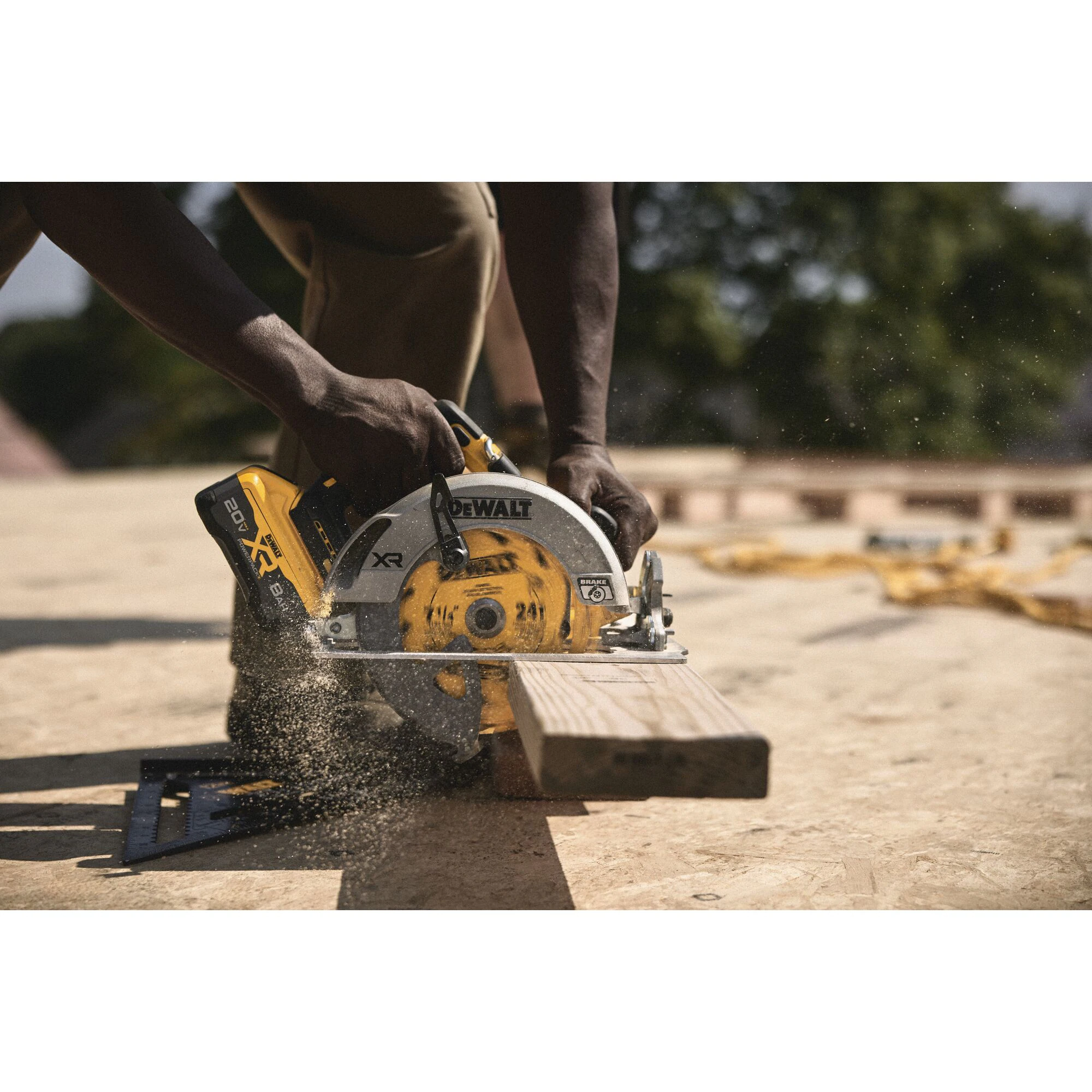 DEWALT XR 20-volt Max 7-1/4-in Brushless Cordless Circular Saw (Battery and Charger Not Included)