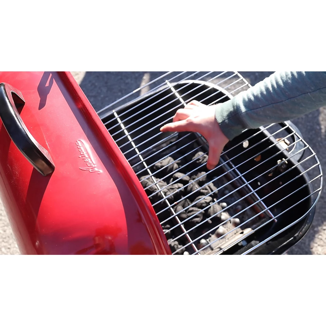 Americana Walkabout Charcoal Portable Grill
