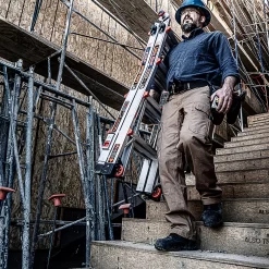 Little Giant Ladders Leveler M17 with Leg Levelers 18-ft Reach Type 1aa- 375-lb Load Capacity Telescoping Multi-Position Ladder