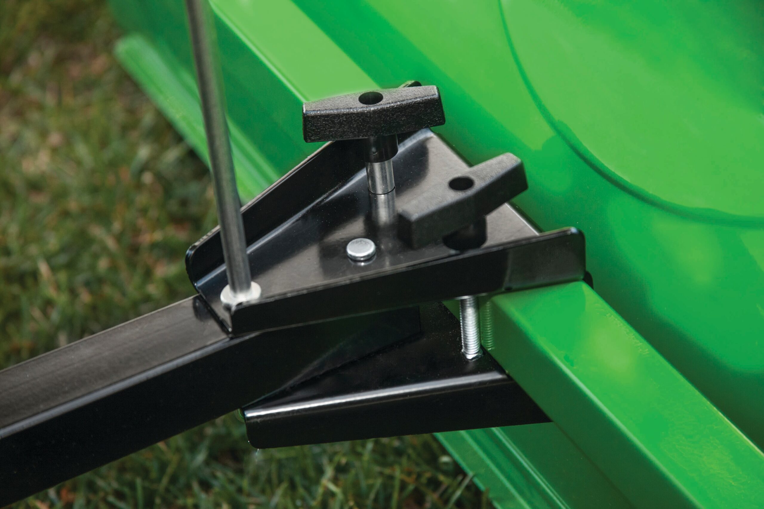 John Deere 44-Inches 25-Cu. Feet Tow Lawn Sweeper - Image 7