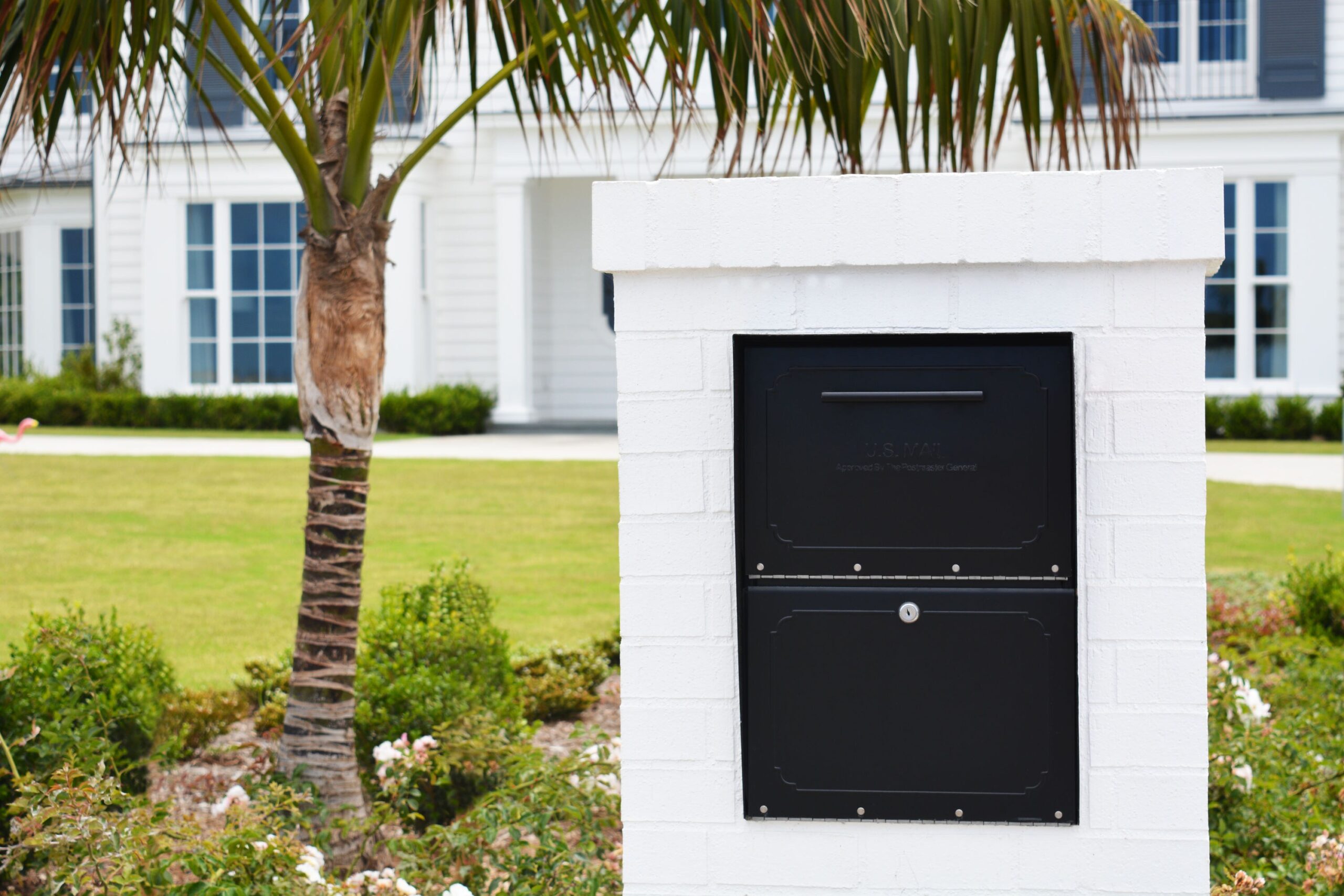 Architectural Mailboxes Oasis TriBolt Locking Metal Extra Large Mailbox Black - Image 15