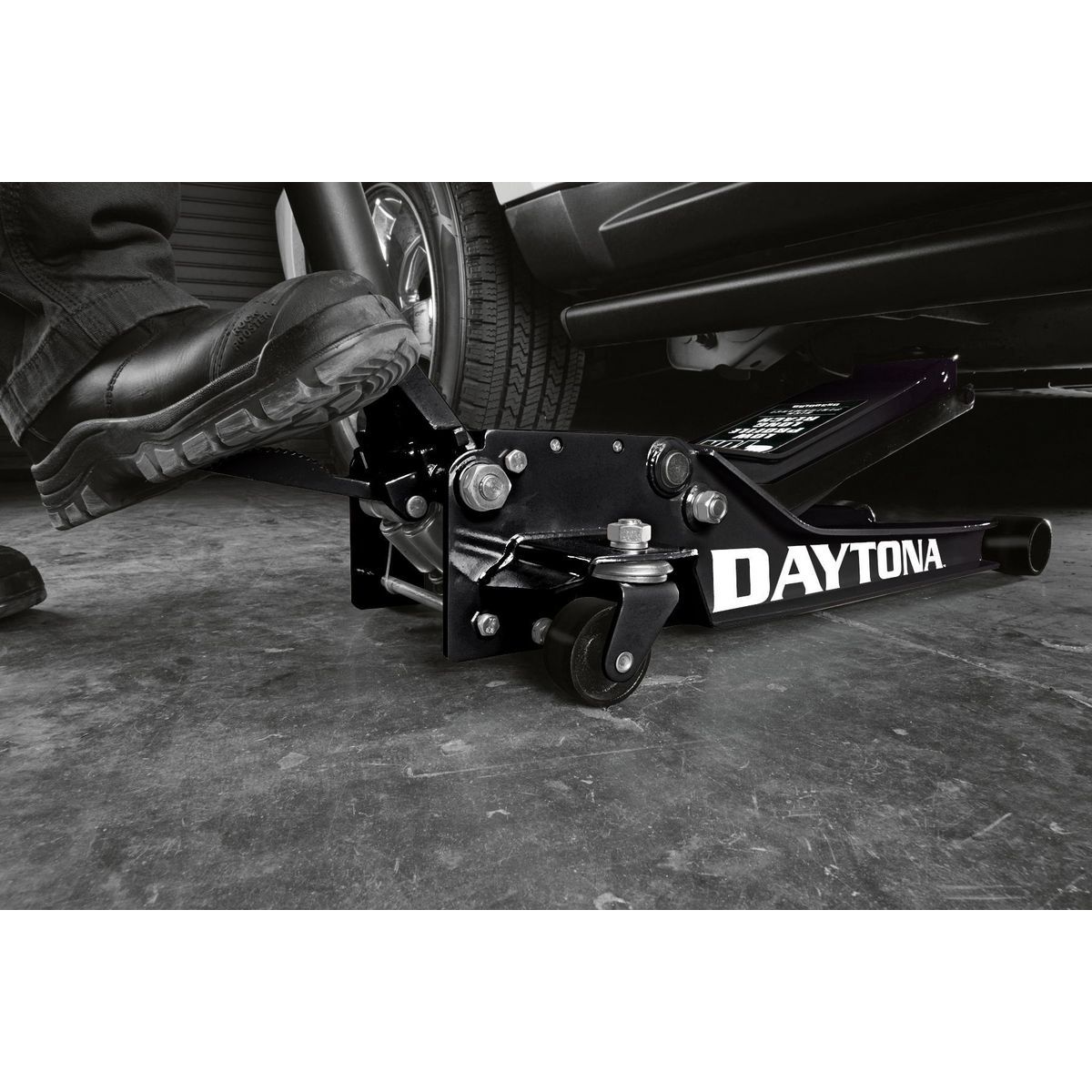 DAYTONA 3 Ton Long-Reach Low-Profile Professional Floor Jack with RAPID PUMP, Black