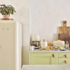SMEG 50's Retro Style Electric Water Kettle with Automatic Shutoff, Removable Base, and Water Indicator, KLF03CRUS, Cream