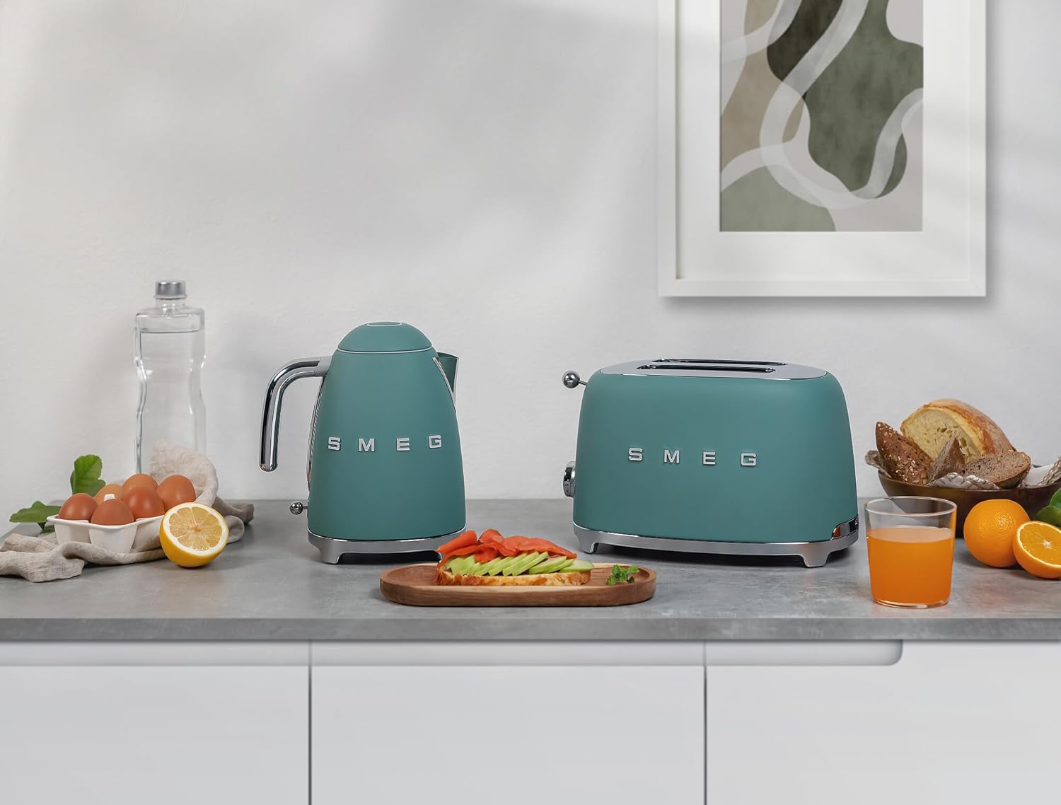 SMEG 50's Retro Style 7-Cup Electric Water Kettle with Automatic Shutoff, Removable Base, and Water Indicator (Jade)