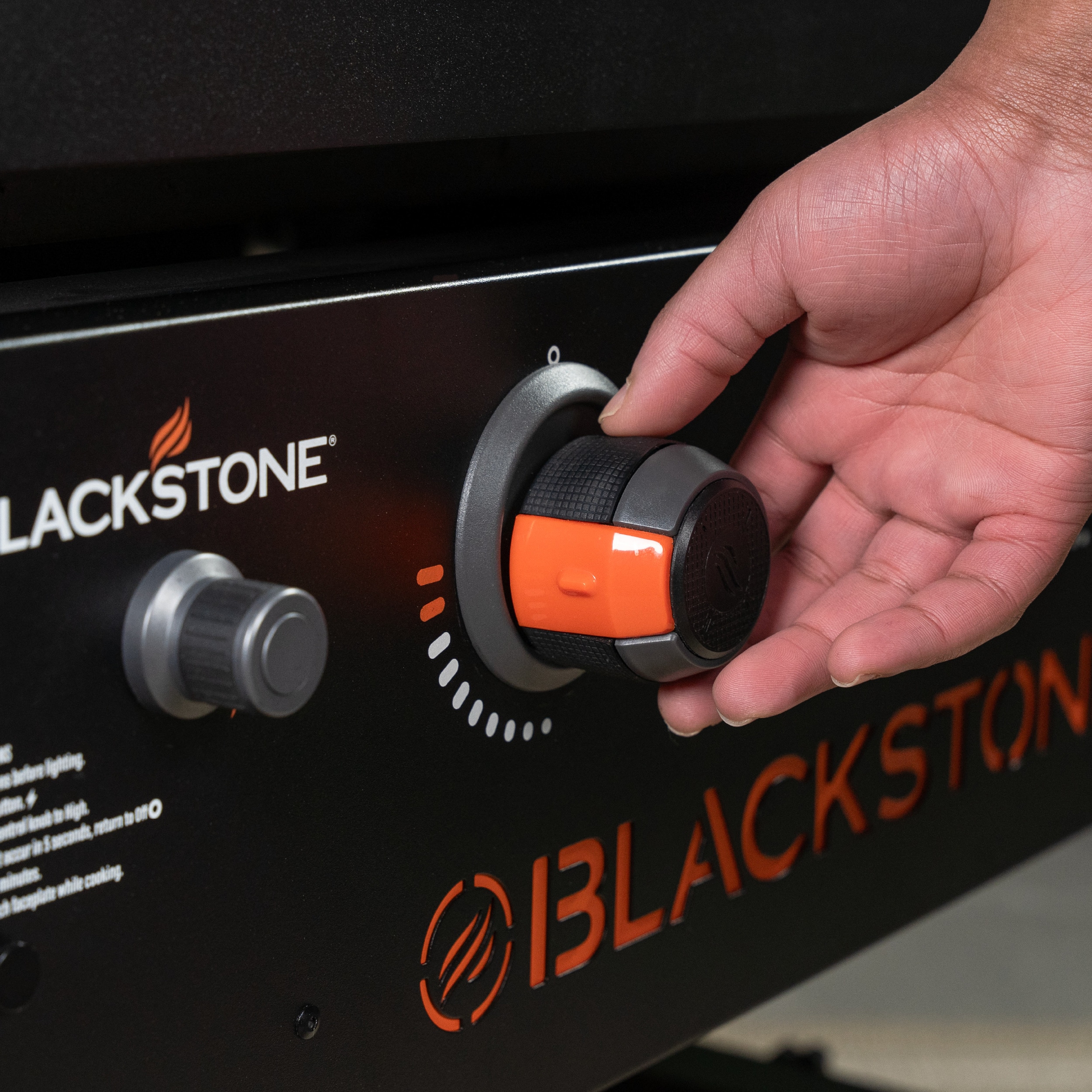 Blackstone 28" Original Griddle with Hard Cover 2 -Burner Liquid propane Flat Top Grill