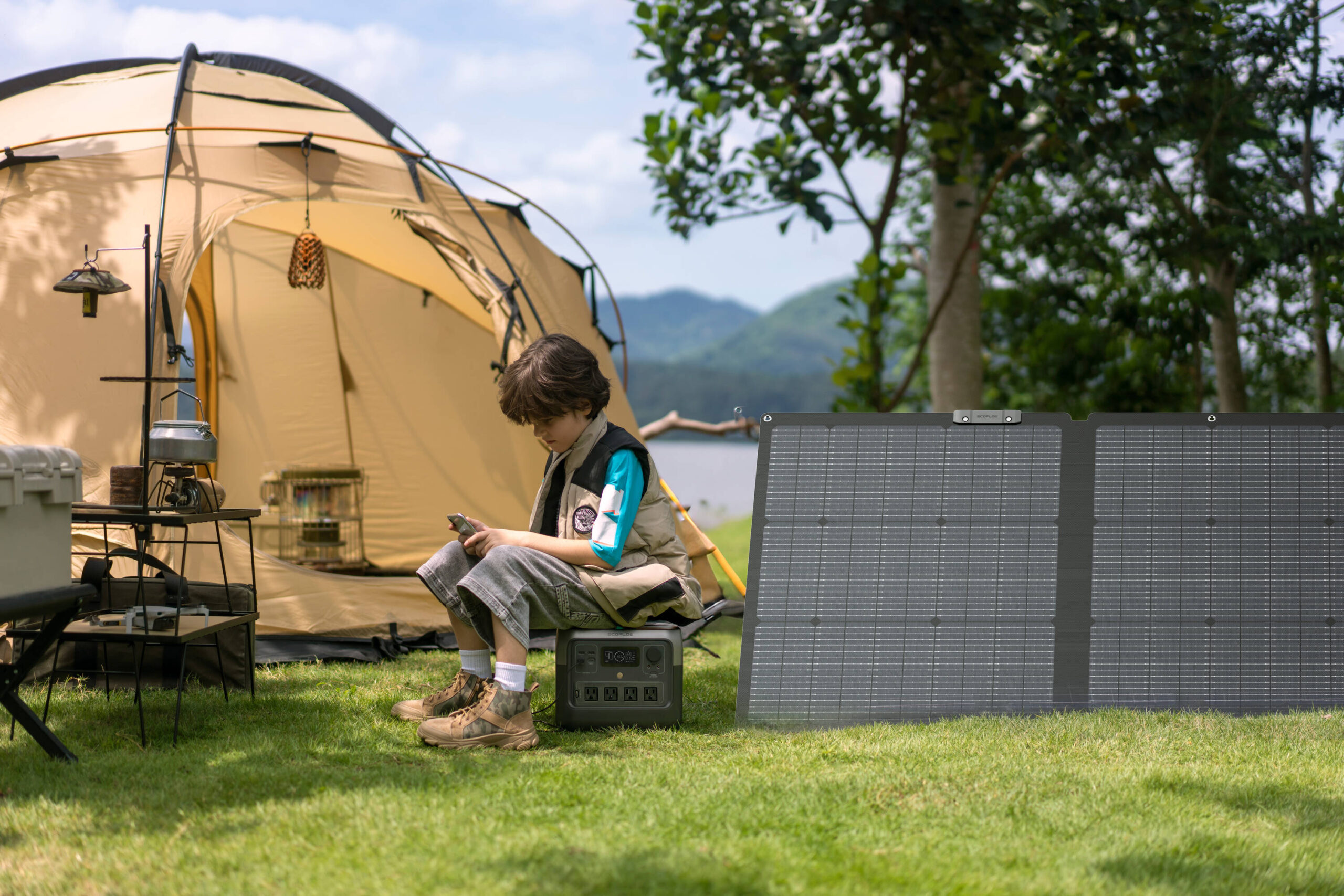 EcoFlow NextGen 160W Portable Solar Panel 63.4-in x 23.6-in x 1-in 160-Watt Portable Solar Panel