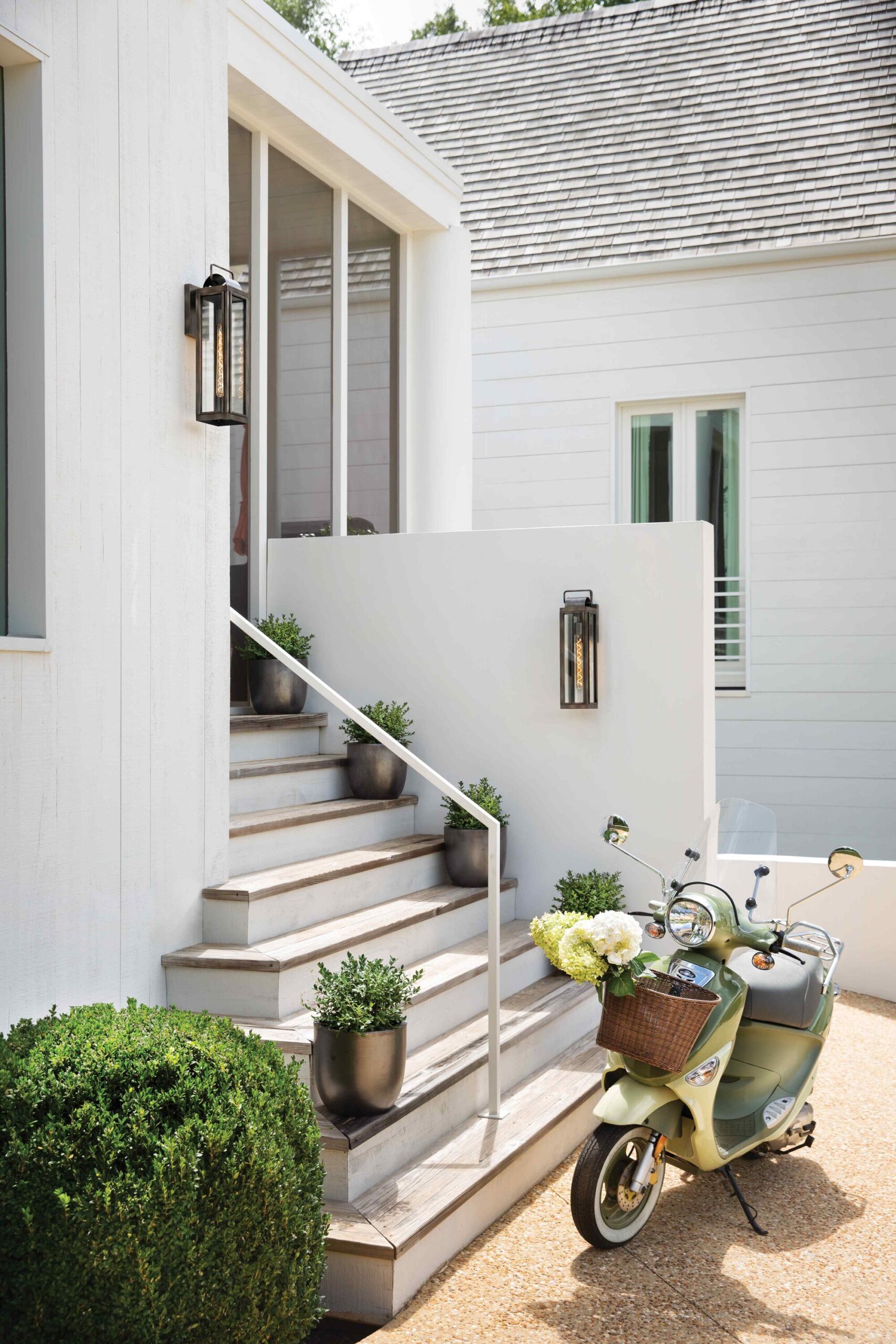 Hinkley Sag Harbor 1 -Light 21.25-in H Satin Black Hardwired Outdoor Wall Light