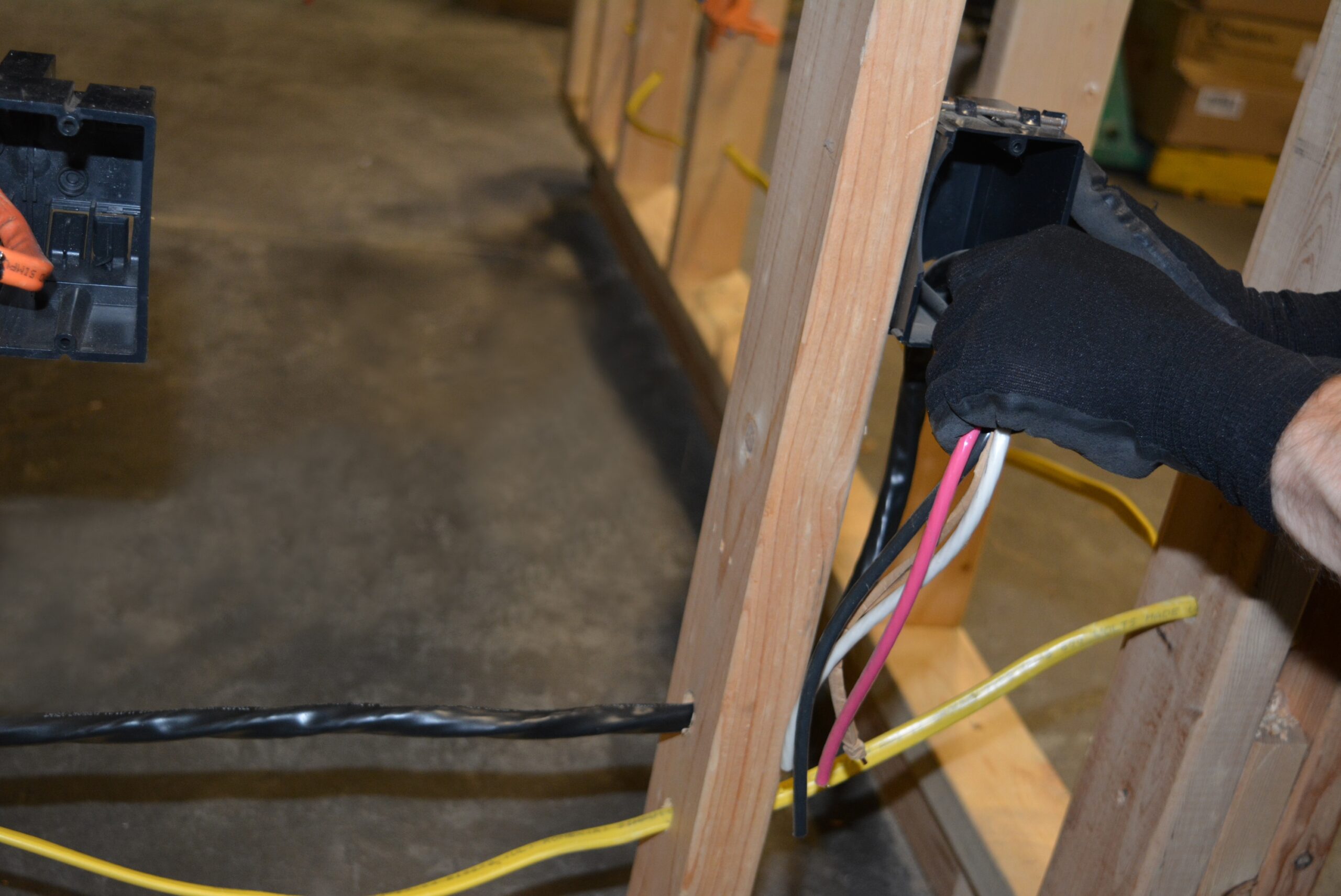 Southwire 25-Feet 8 / 3 / Romex SIMpull Stranded Indoor CU NM-B W/G Individual pack ( By-the-roll )