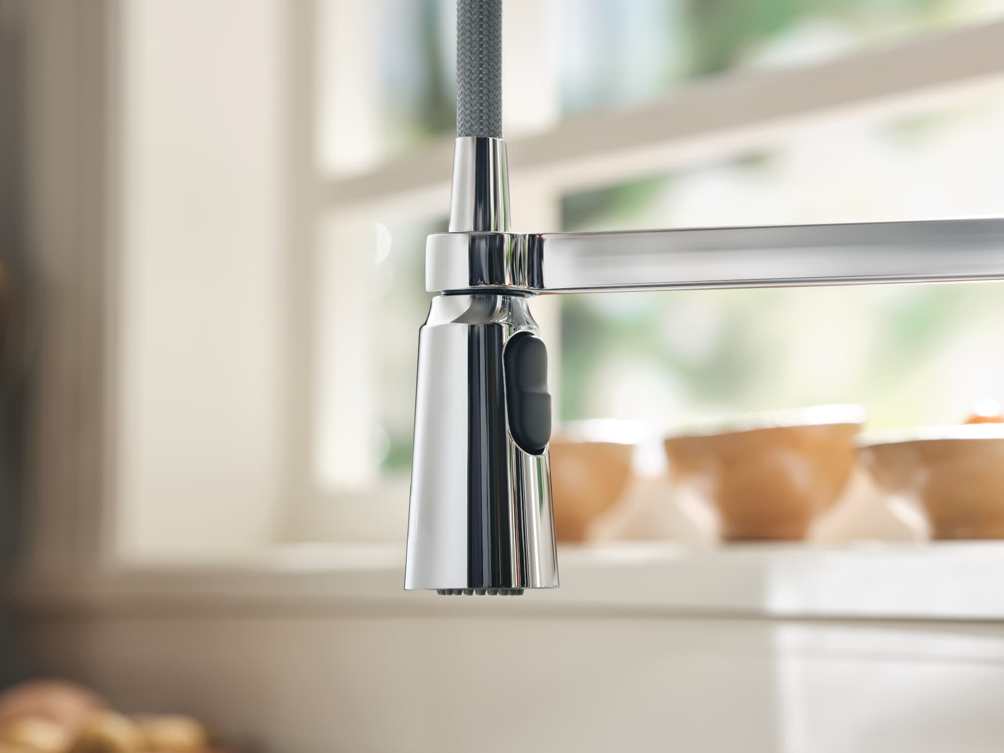 Moen Edwyn Chrome Single Handle Deck-mount Pull-down Kitchen Faucet with Sprayer ( Deck Plate Included ) (Soap Dispenser Included)
